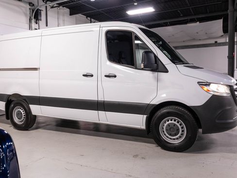 Used 2021 Mercedes-Benz Sprinter 2500 w/ Driver Convenience Package image 21