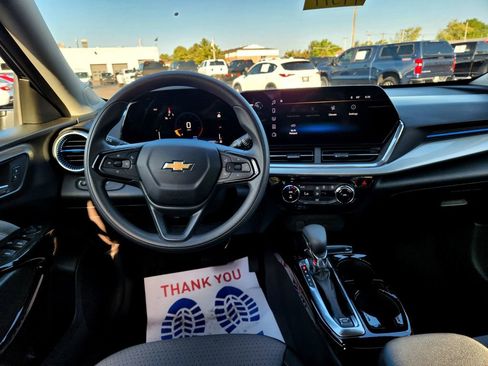 Used 2024 Chevrolet Trax LT image 16