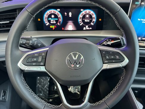 New 2025 Volkswagen Tiguan SE image 21