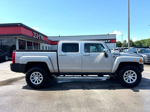 Used 2009 HUMMER H3T Luxury image 2