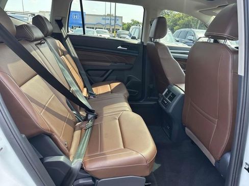 Used 2023 Volkswagen Atlas SE w/ Panoramic Sunroof Package image 9