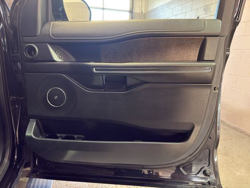 Used 2020 Ford Expedition Limited RWD image 23