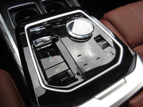 Used 2024 BMW 760i xDrive w/ Executive Package AWD/4WD image 15
