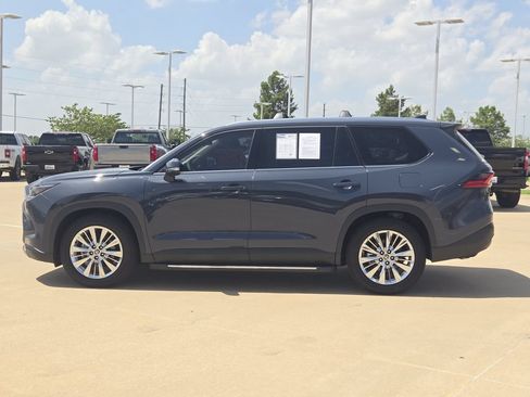Used 2025 Toyota Grand Highlander AWD image 4
