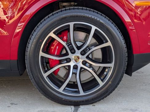 Used 2024 Porsche Cayenne S image 27