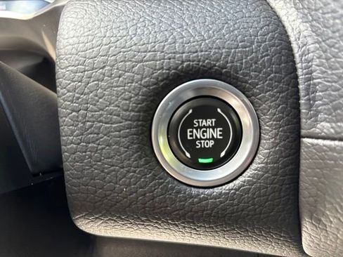 Used 2022 GMC Yukon XL Denali AWD/4WD image 29