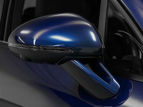 Used 2025 Porsche Macan image 12