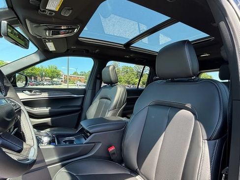 New 2026 Jeep Grand Cherokee L Limited w/ Luxury Tech Group II AWD/4WD image 25