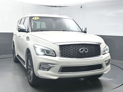 Used 2017 INFINITI QX80 Signature Edition RWD image 2