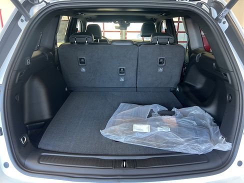 New 2025 Jeep Grand Cherokee Altitude image 24