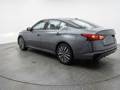 Used 2025 Nissan Altima 2.5 SV FWD image 6