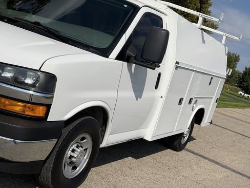 Used 2020 Chevrolet Express 3500 w/ Power Convenience Package RWD image 11