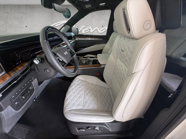 Certified 2025 Cadillac Escalade Sport Platinum AWD/4WD image 19
