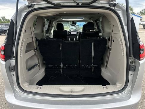 Used 2024 Chrysler Pacifica Limited FWD image 20