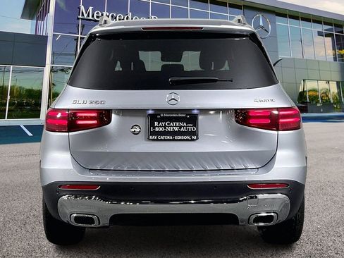 Used 2026 Mercedes-Benz GLB 250 4MATIC image 4