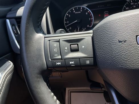 Used 2025 Nissan Rogue SV FWD image 29