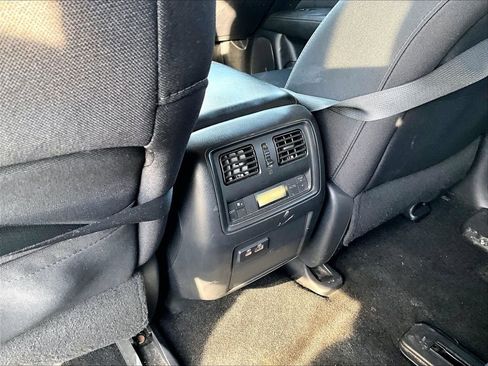 Used 2020 Nissan Pathfinder S image 30