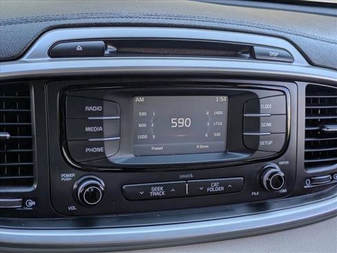 Used 2018 Kia Sorento FWD V6 image 19