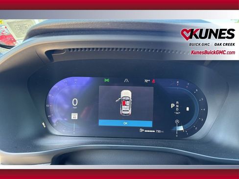 Used 2024 Volvo XC40 B5 Core image 13