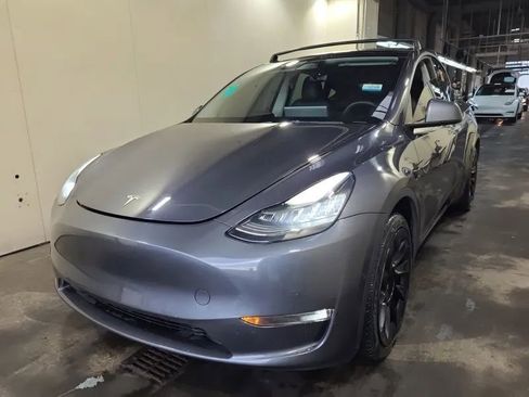 Used 2022 Tesla Model Y Long Range AWD/4WD image 1