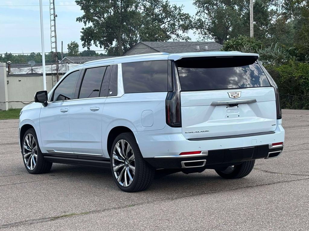 Used 2026 Cadillac Escalade ESV Luxury w/ Touring Package AWD/4WD image 2