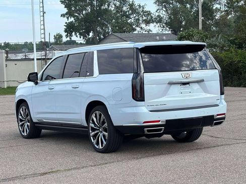 Used 2026 Cadillac Escalade ESV Luxury w/ Touring Package AWD/4WD image 2