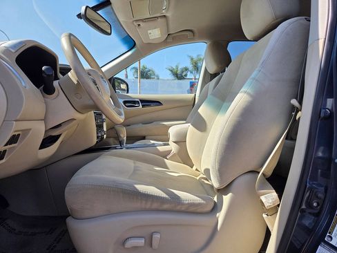 Used 2015 Nissan Pathfinder SV w/ Trailer Tow Package FWD image 31