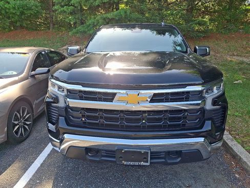 Used 2023 Chevrolet Silverado 1500 LT AWD/4WD image 2