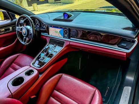 Used 2018 Porsche Panamera 4 image 10
