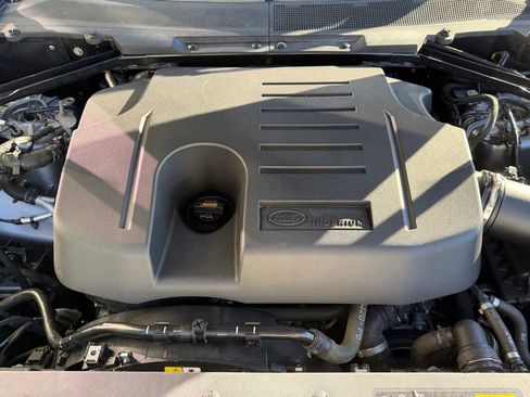 Used 2021 Land Rover Defender 110 SE image 7