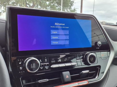 New 2026 Toyota Highlander Platinum AWD/4WD image 16
