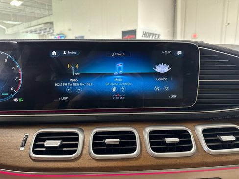 Used 2021 Mercedes-Benz GLS 450 4MATIC image 24