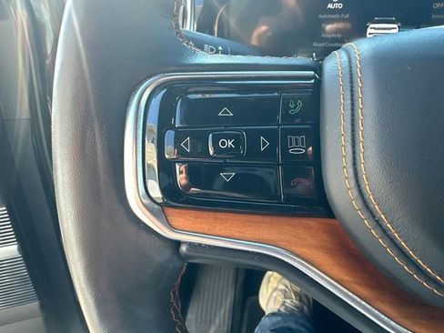 Used 2024 Jeep Grand Wagoneer Series III AWD/4WD image 31