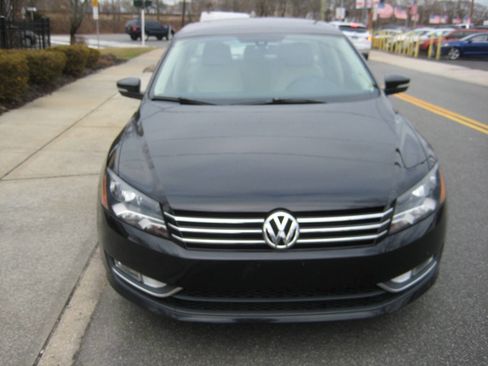 Used 2015 Volkswagen Passat 1.8T Limited Edition image 2