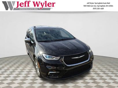 Used 2023 Chrysler Pacifica Limited