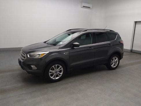 Used 2018 Ford Escape SE image 2