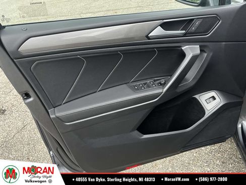 Used 2022 Volkswagen Tiguan SE AWD/4WD image 17