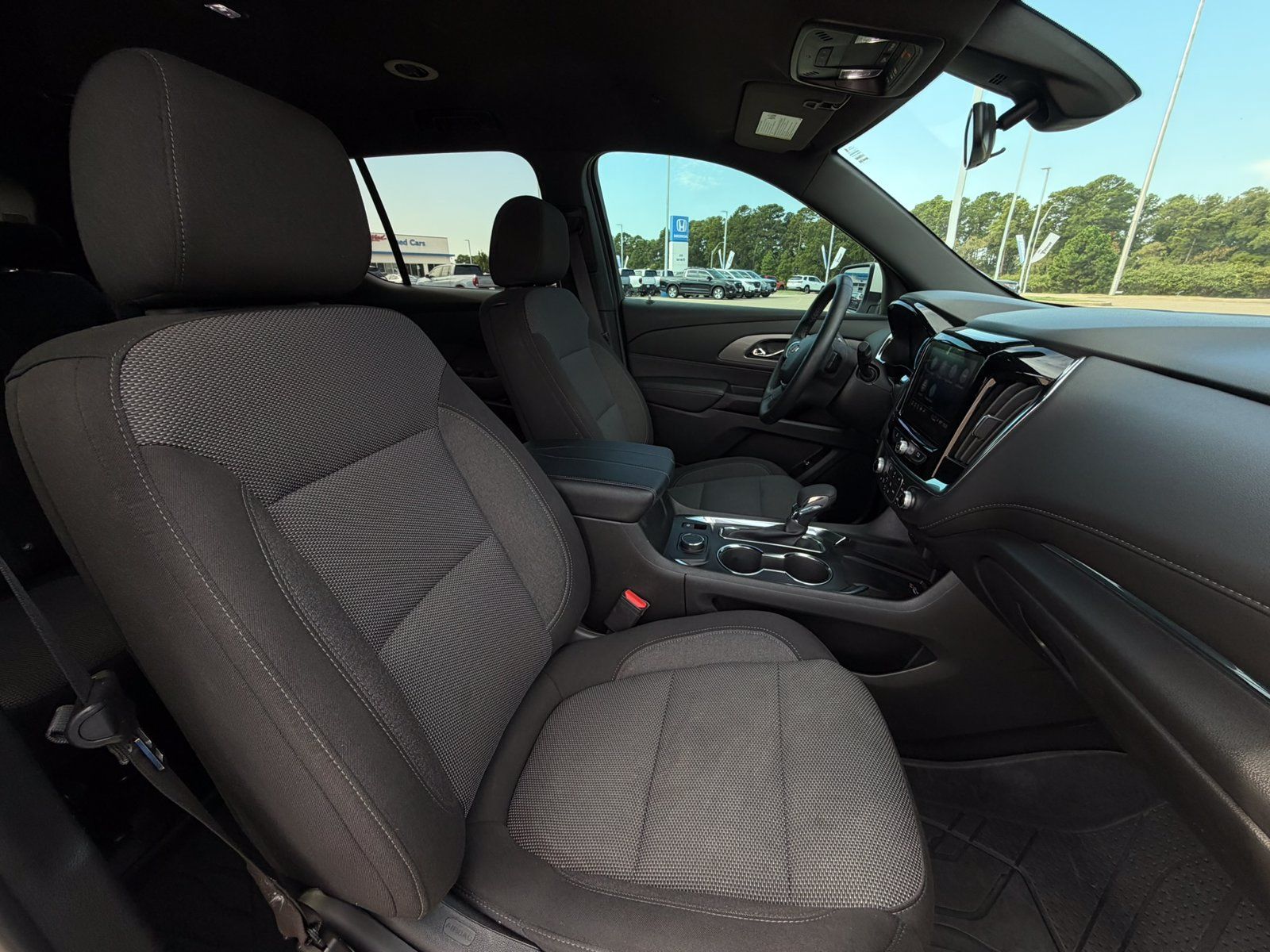 Used 2023 Chevrolet Traverse LT FWD image 13