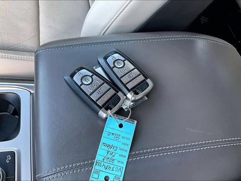 Used 2020 Ford Explorer Platinum w/ Premium Technology Package AWD/4WD image 11