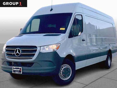 Used 2024 Mercedes-Benz Sprinter 4500 image 1