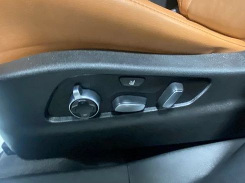 Used 2020 Cadillac XT4 Premium Luxury AWD/4WD image 11