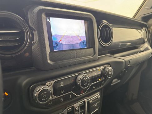 Used 2020 Jeep Gladiator Sport AWD/4WD image 43