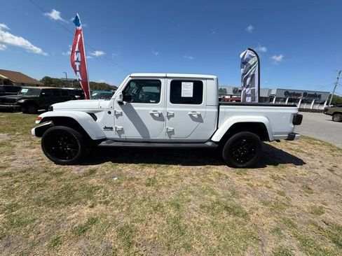 Used 2022 Jeep Gladiator Overland image 4