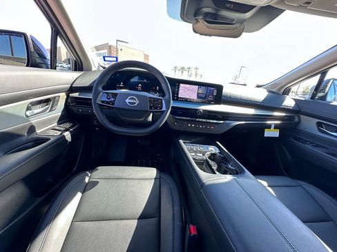 Used 2025 Nissan Murano SL image 12