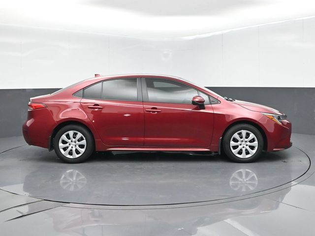 Used 2025 Toyota Corolla LE FWD image 9