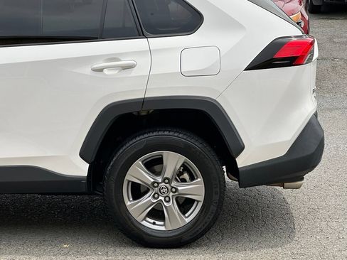 Used 2022 Toyota RAV4 XLE AWD/4WD image 38