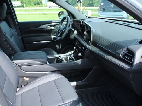 Used 2025 Chevrolet Traverse LT FWD image 30