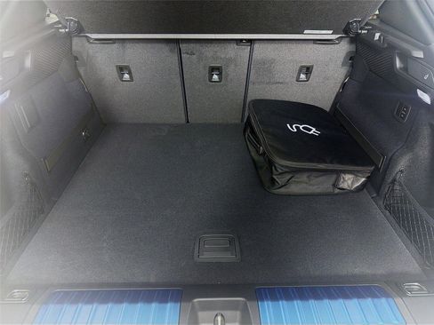 New 2026 Porsche Macan Electric image 17