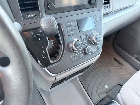 Used 2015 Toyota Sienna LE FWD image 8