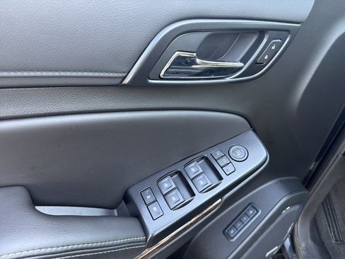 Used 2020 Chevrolet Suburban LT AWD/4WD image 16